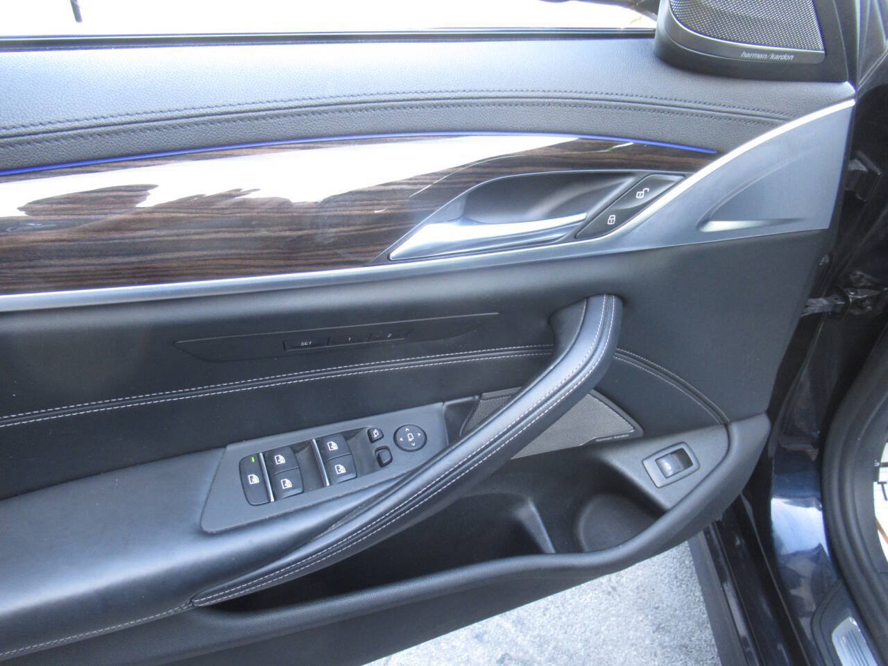 Used 2020 BMW M550i xDrive w/ Premium Package AWD/4WD image 22