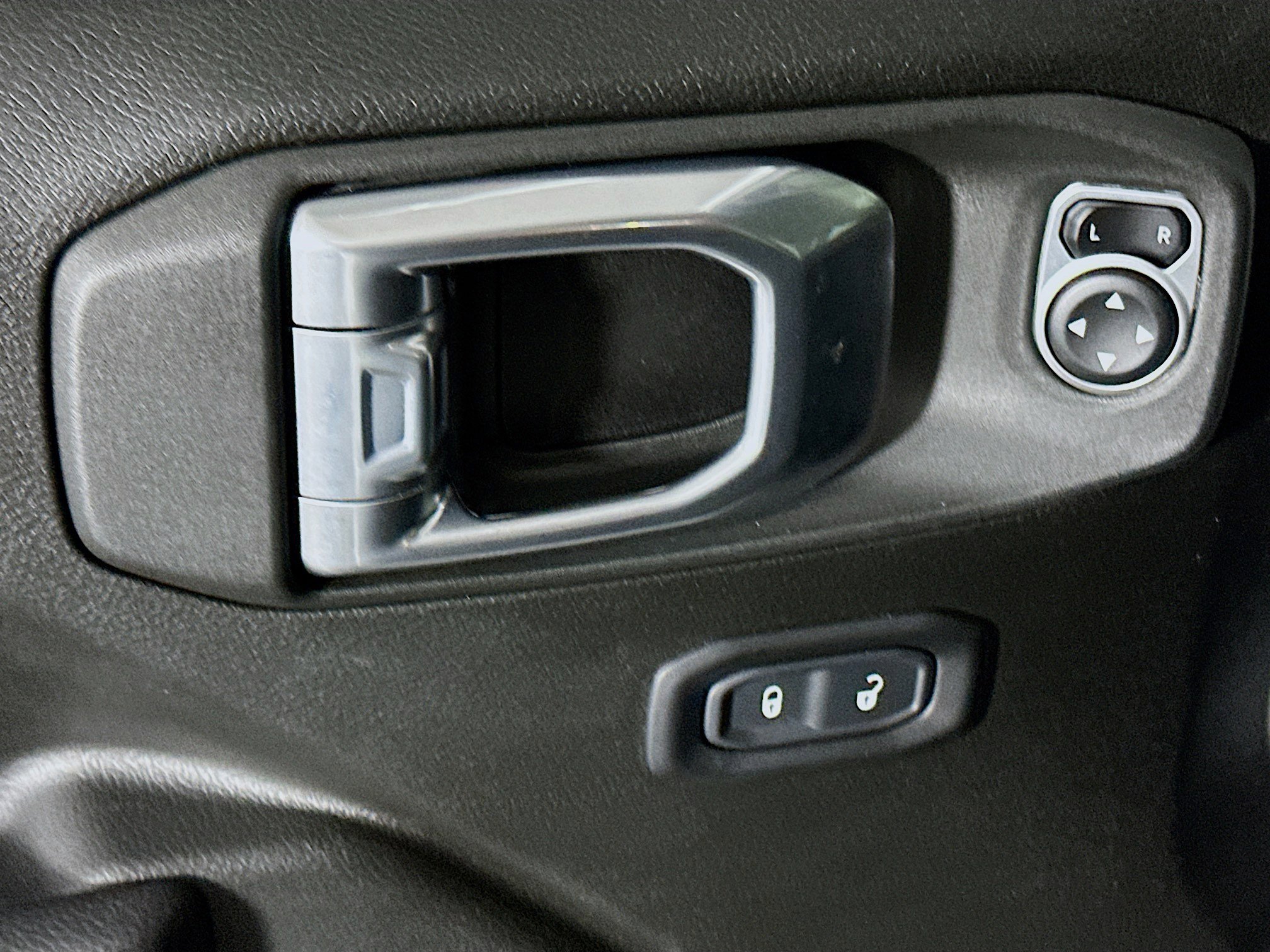 Used 2023 Jeep Wrangler Sport S image 15