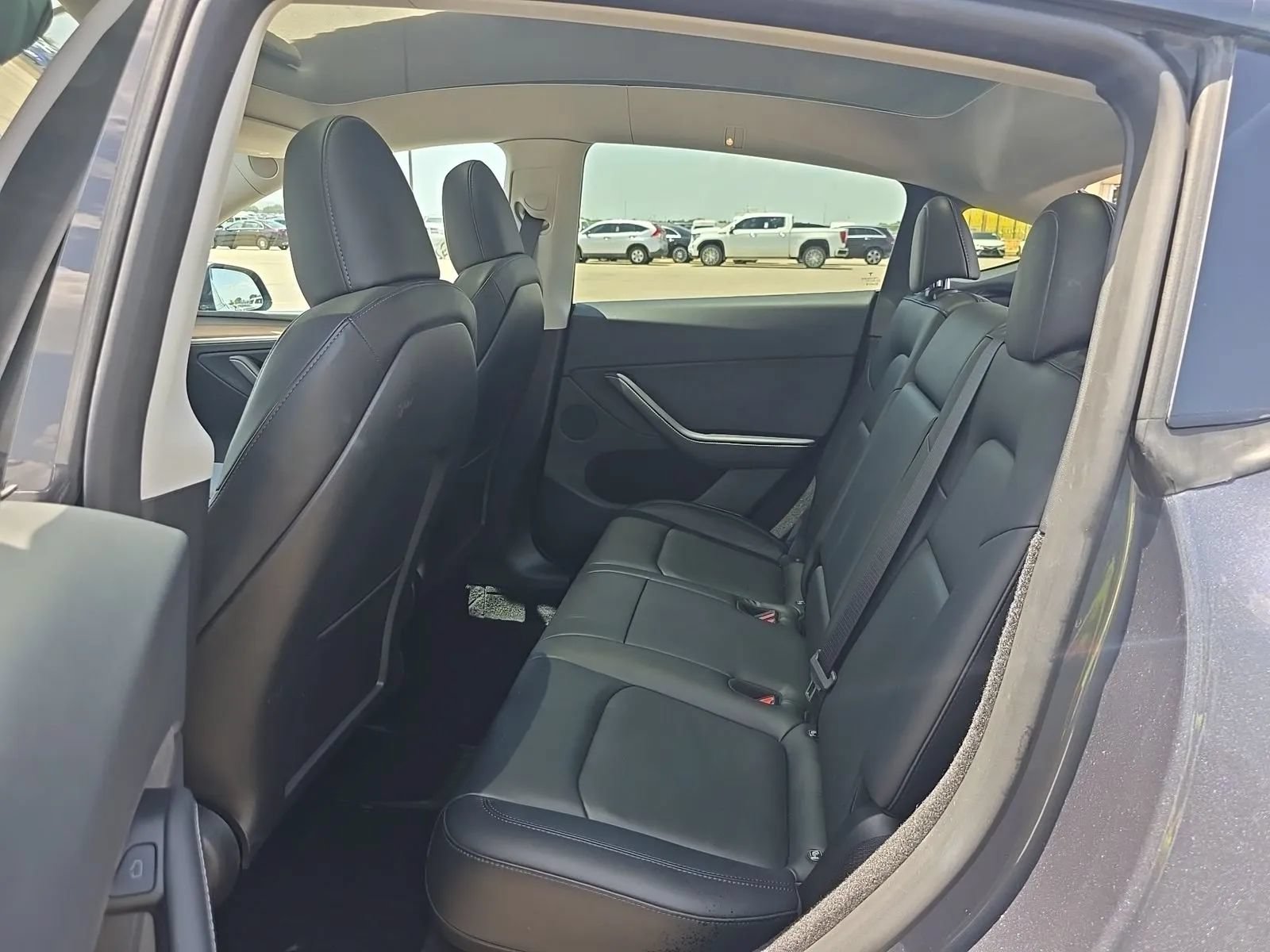 Used 2023 Tesla Model Y AWD image 5