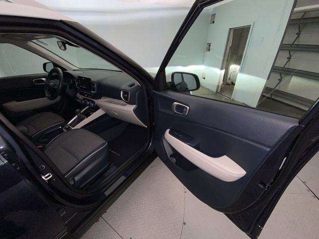 Used 2024 Hyundai Venue Limited FWD image 24