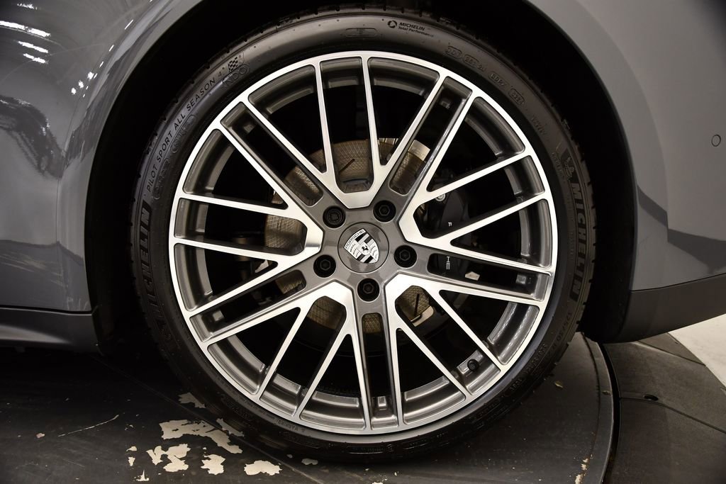 Used 2025 Porsche Panamera image 13