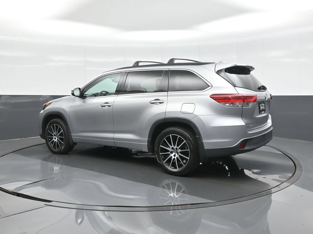 Used 2017 Toyota Highlander SE AWD/4WD image 5