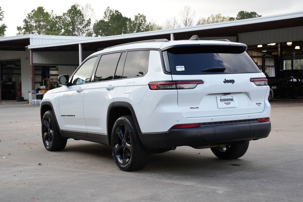 Used 2023 Jeep Grand Cherokee L Laredo image 3