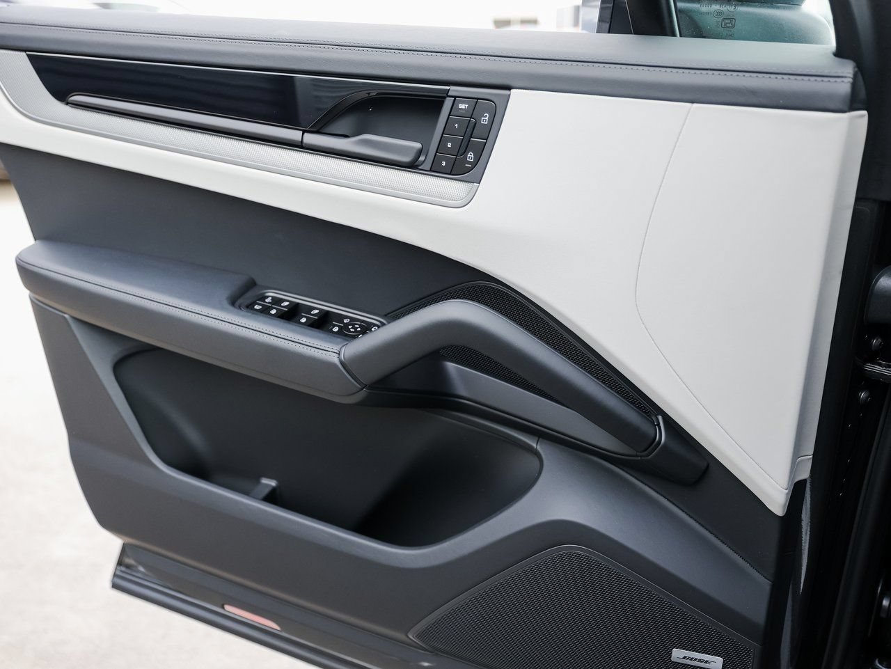 New 2026 Porsche Cayenne E-Hybrid AWD/4WD image 23
