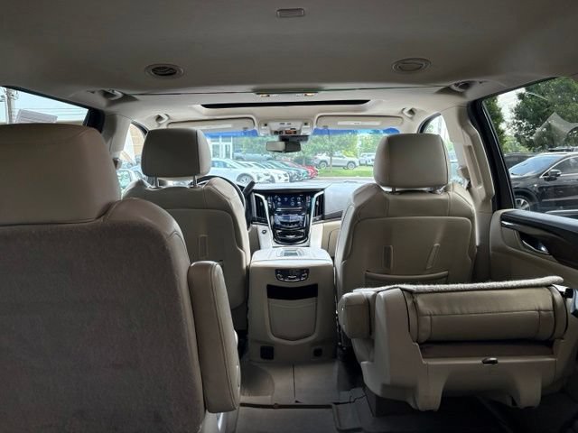 Used 2019 Cadillac Escalade Luxury AWD/4WD image 8