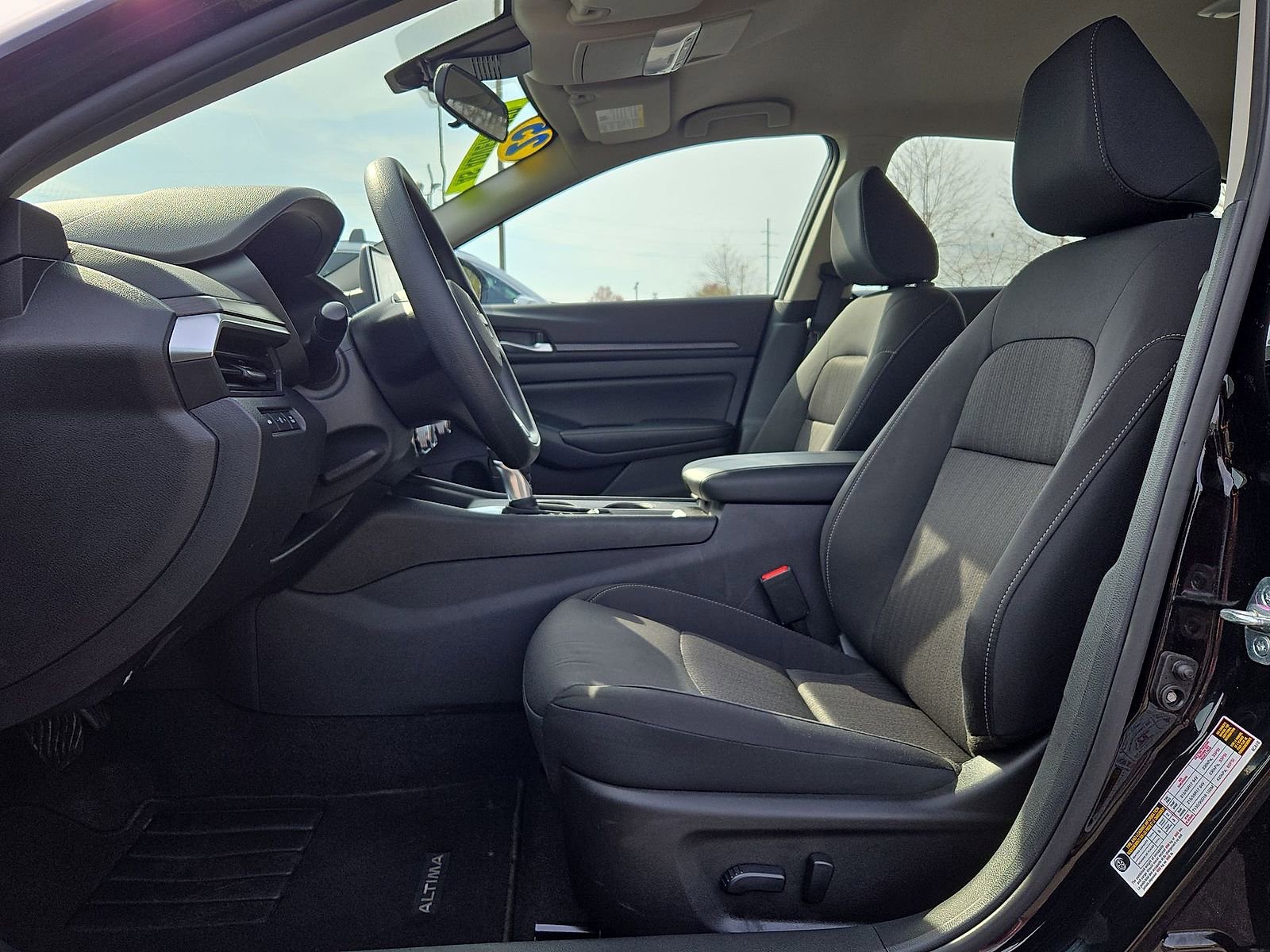 Used 2025 Nissan Altima 2.5 SV image 17