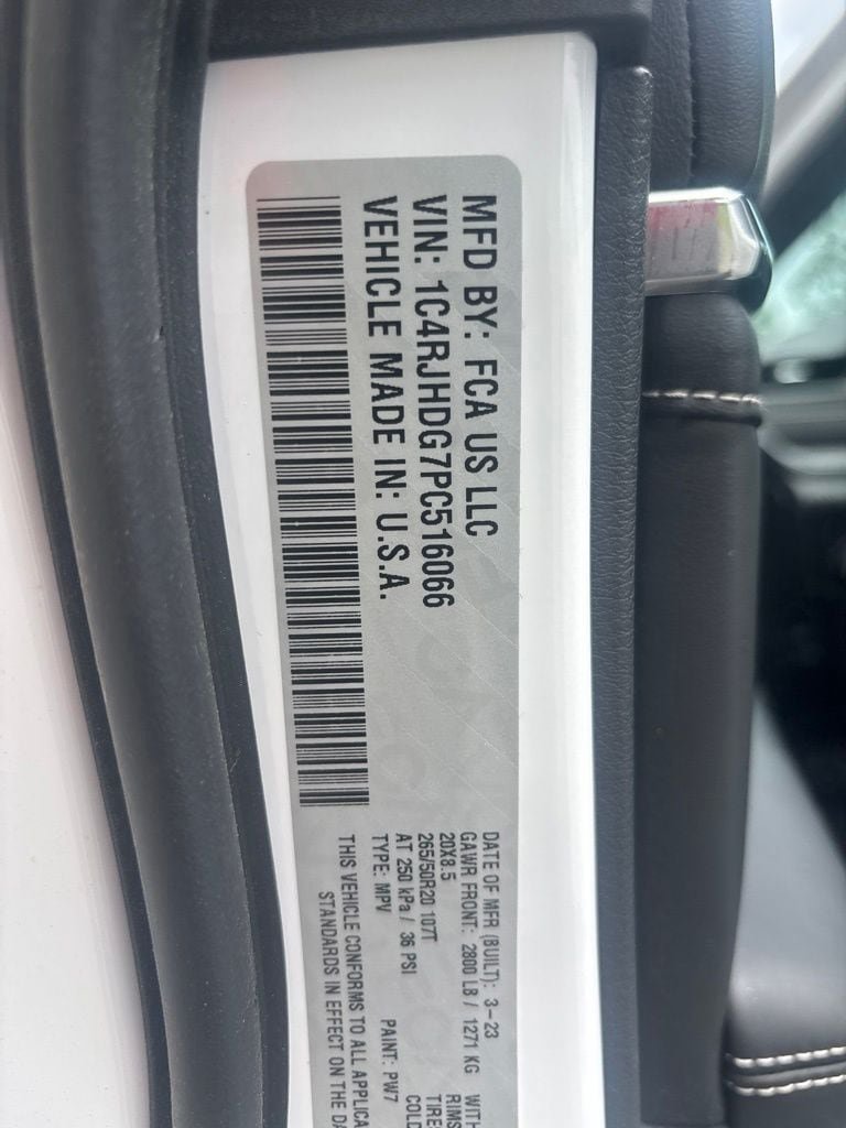 Certified 2023 Jeep Grand Cherokee Overland w/ Luxury Tech Group IV AWD/4WD image 14