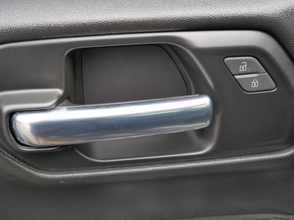 Used 2020 Chevrolet Silverado 1500 LT image 30