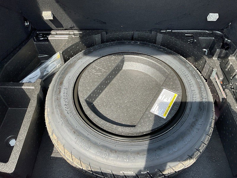 Used 2021 Toyota C-HR XLE FWD image 17