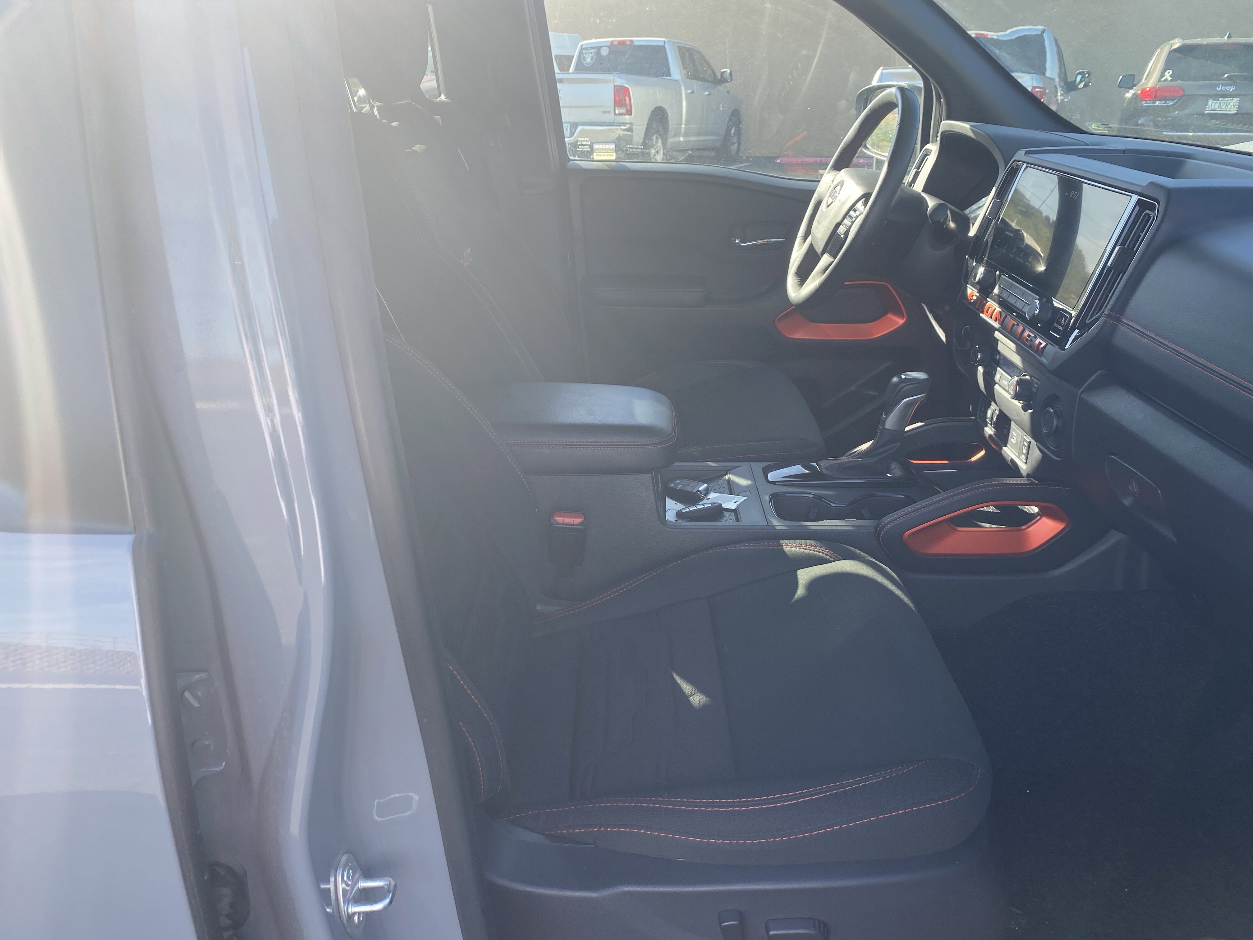 Used 2025 Nissan Frontier PRO-4X w/ Pro Convenience Package image 22