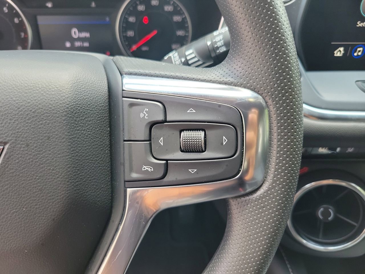Used 2025 Chevrolet Blazer LT FWD image 19