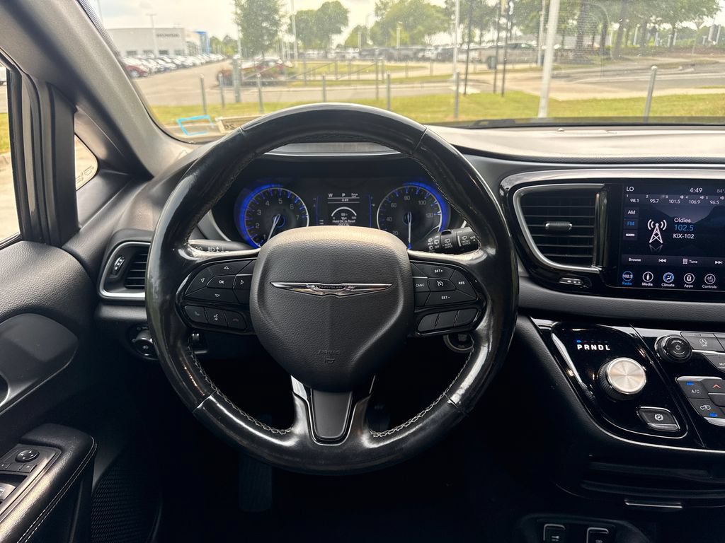 Used 2019 Chrysler Pacifica Touring Plus w/ S Appearance Package FWD image 19