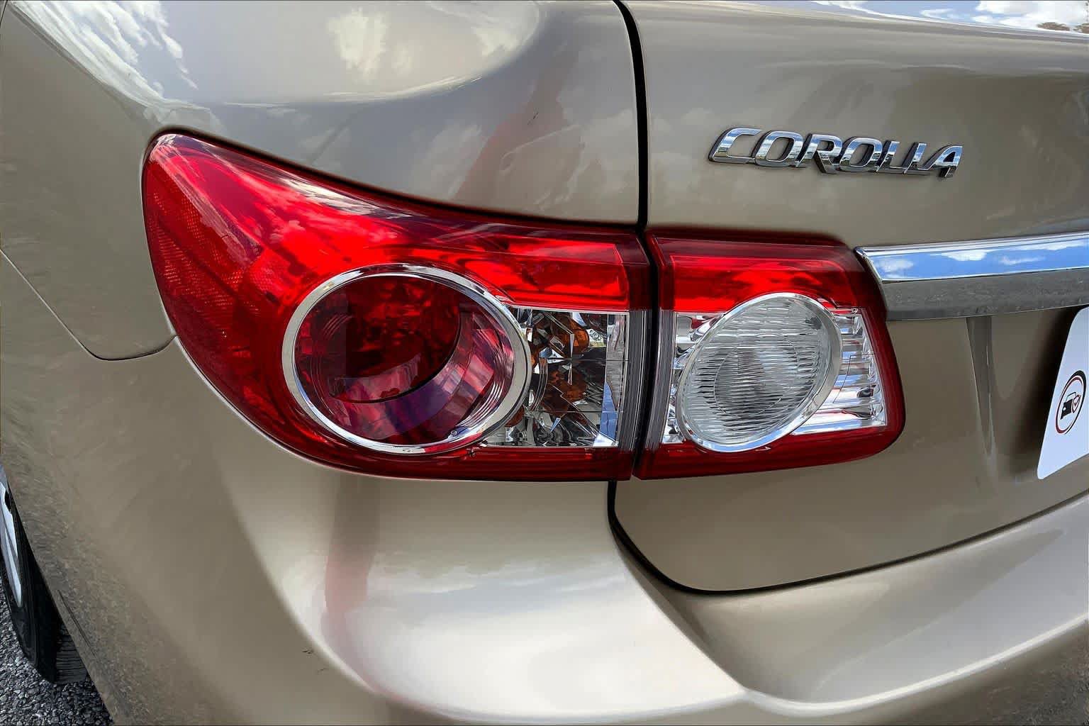 Used 2013 Toyota Corolla LE FWD image 26
