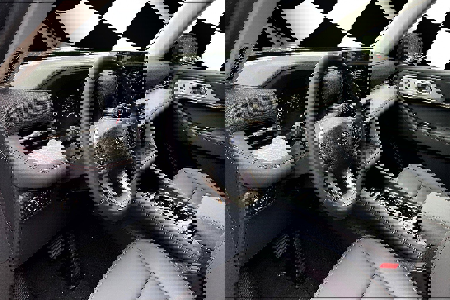 New 2025 Ford Explorer Active w/ Active Comfort Package image 6