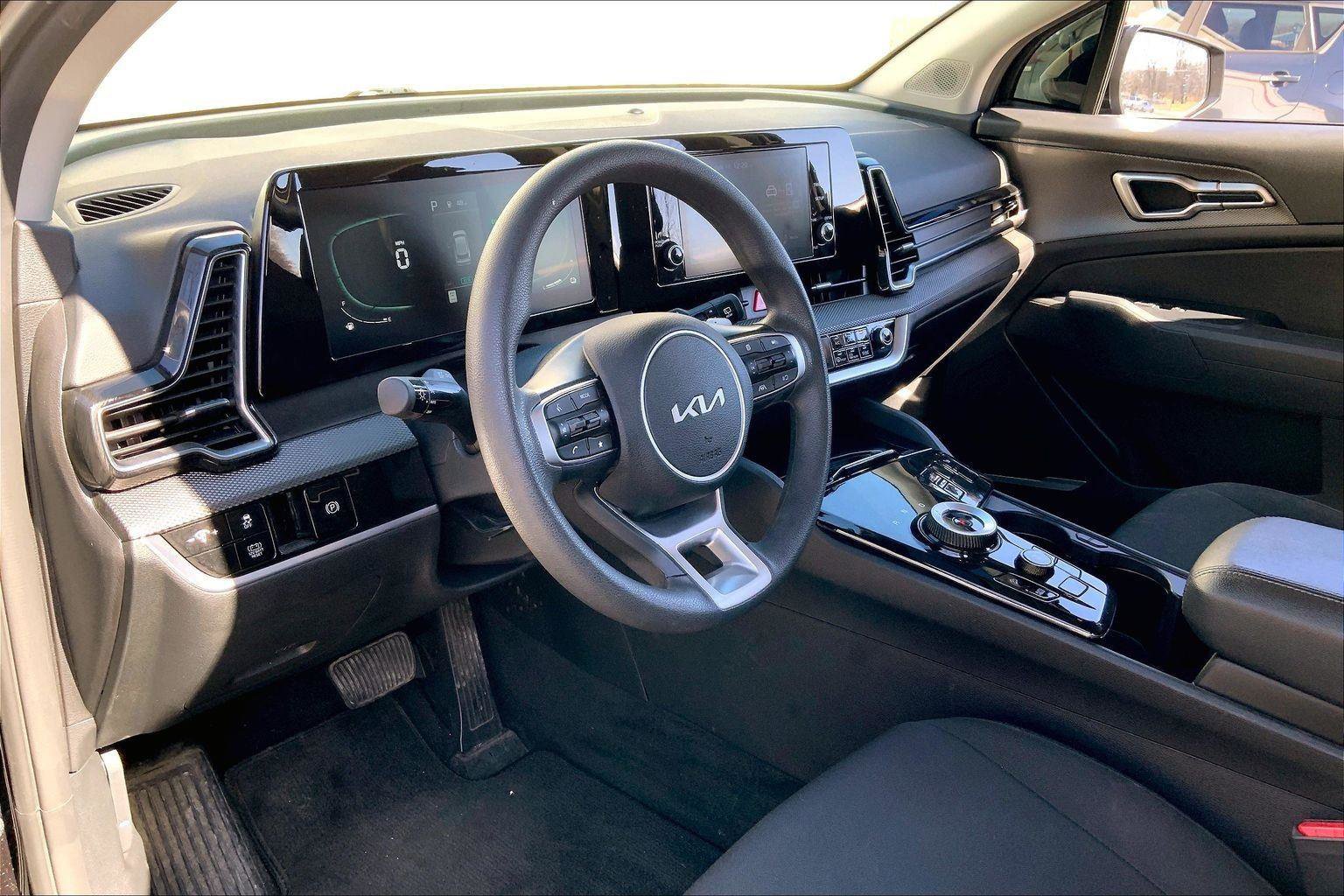 Used 2023 Kia Sportage LX image 11