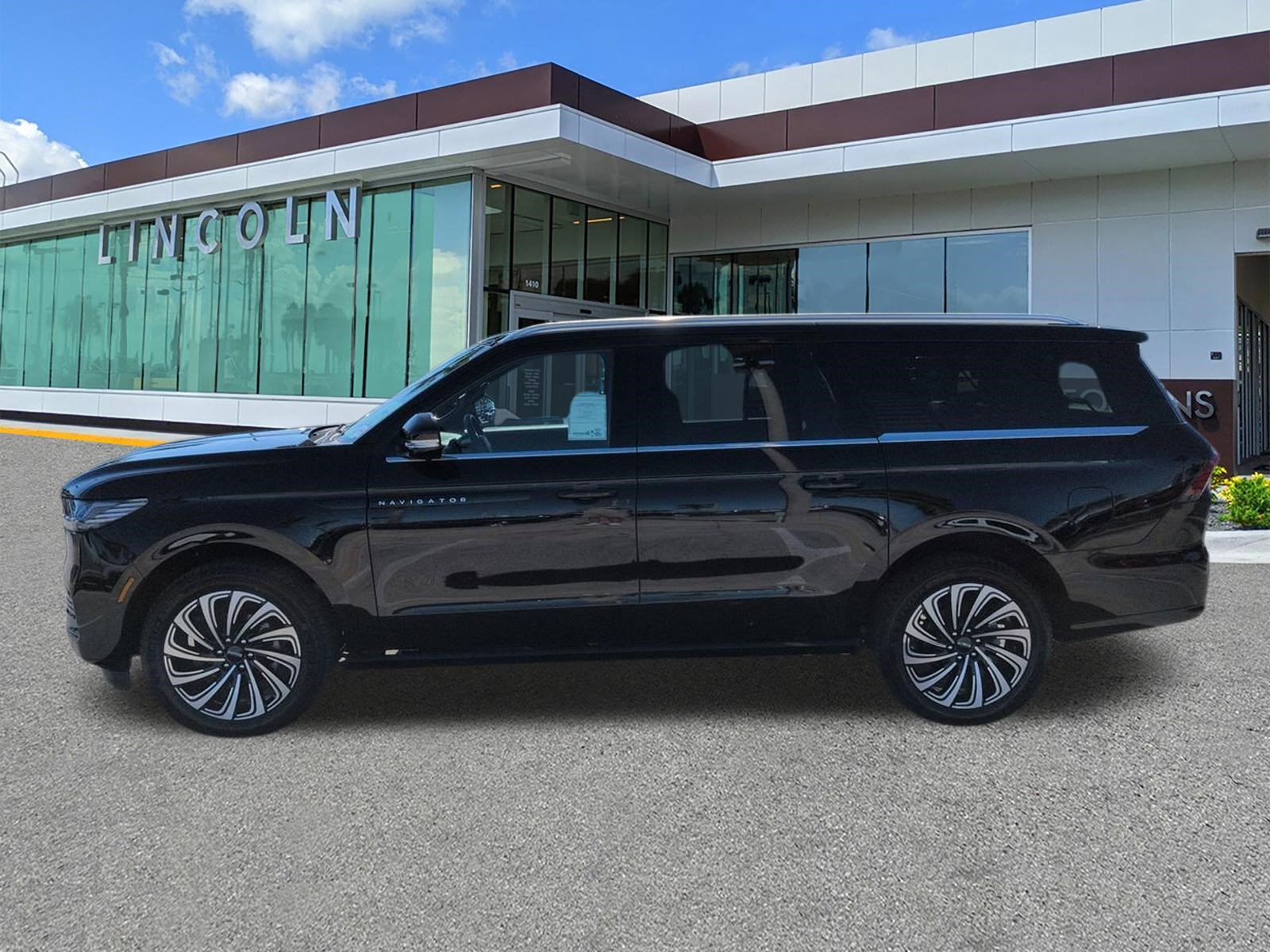 New 2026 Lincoln Navigator L Black Label AWD/4WD image 7