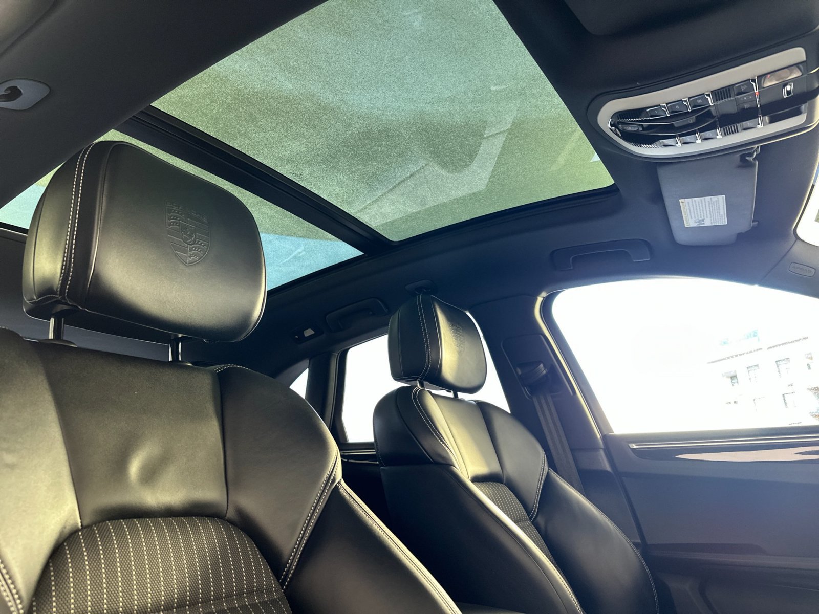 Certified 2023 Porsche Macan Turbo AWD/4WD image 19