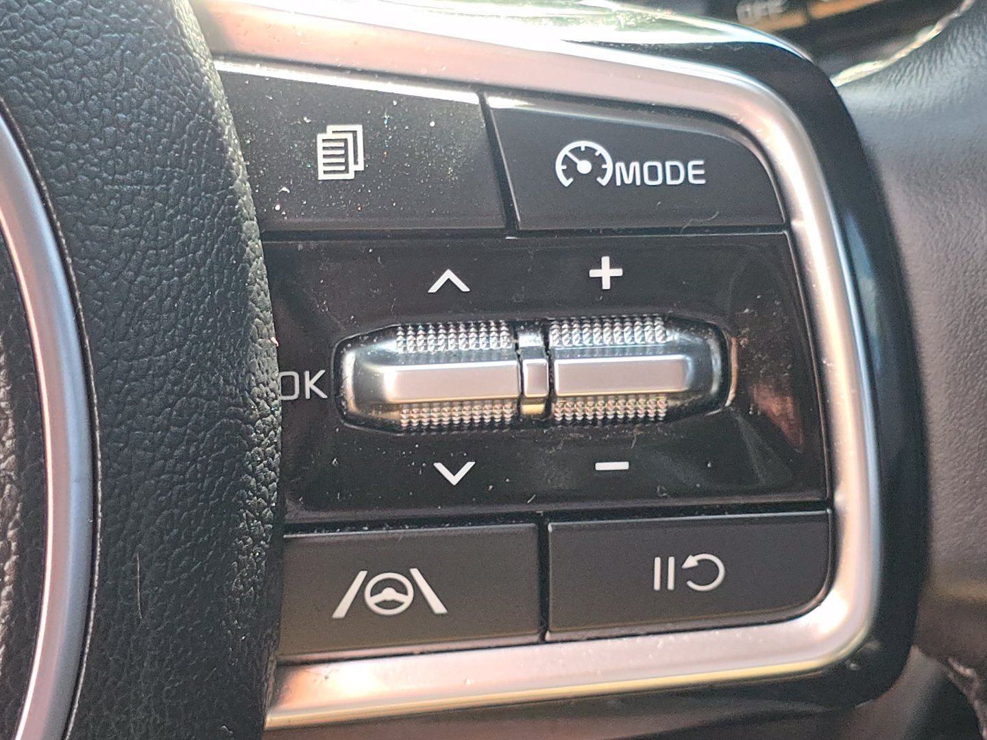 Used 2023 Kia Sorento S FWD image 33
