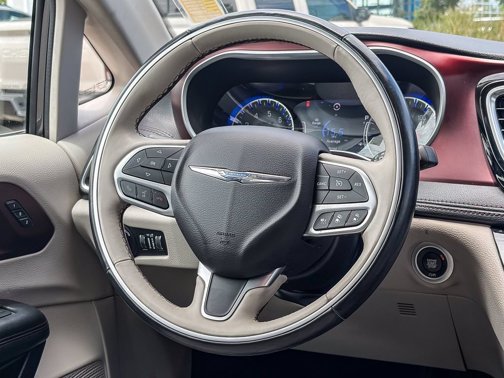 Used 2017 Chrysler Pacifica Limited w/ UConnect Theater Package FWD image 18