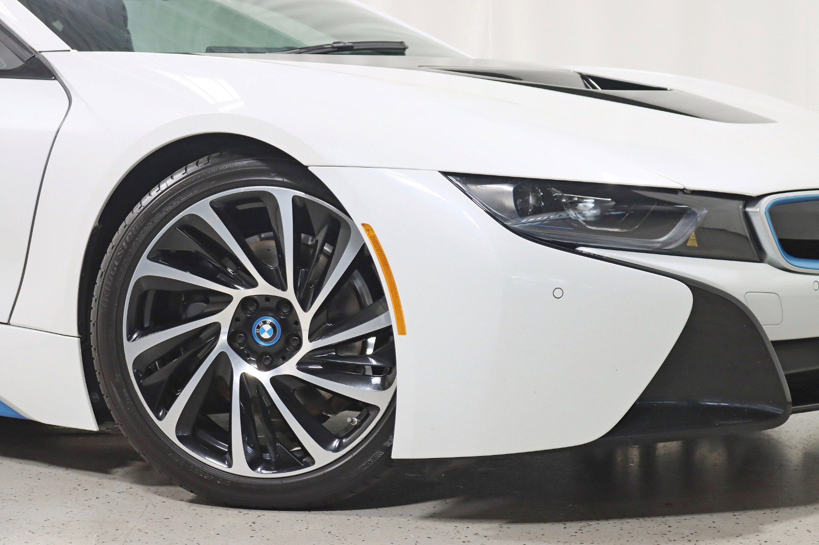 Used 2016 BMW i8 image 5