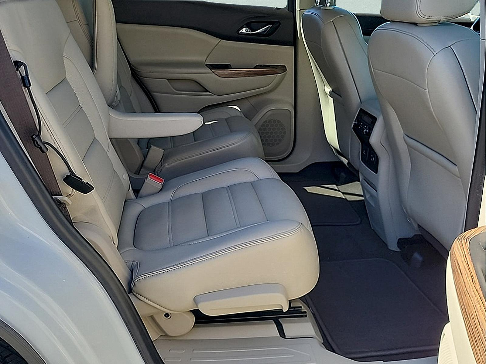 Used 2019 GMC Acadia Denali w/ Technology Package AWD/4WD image 11