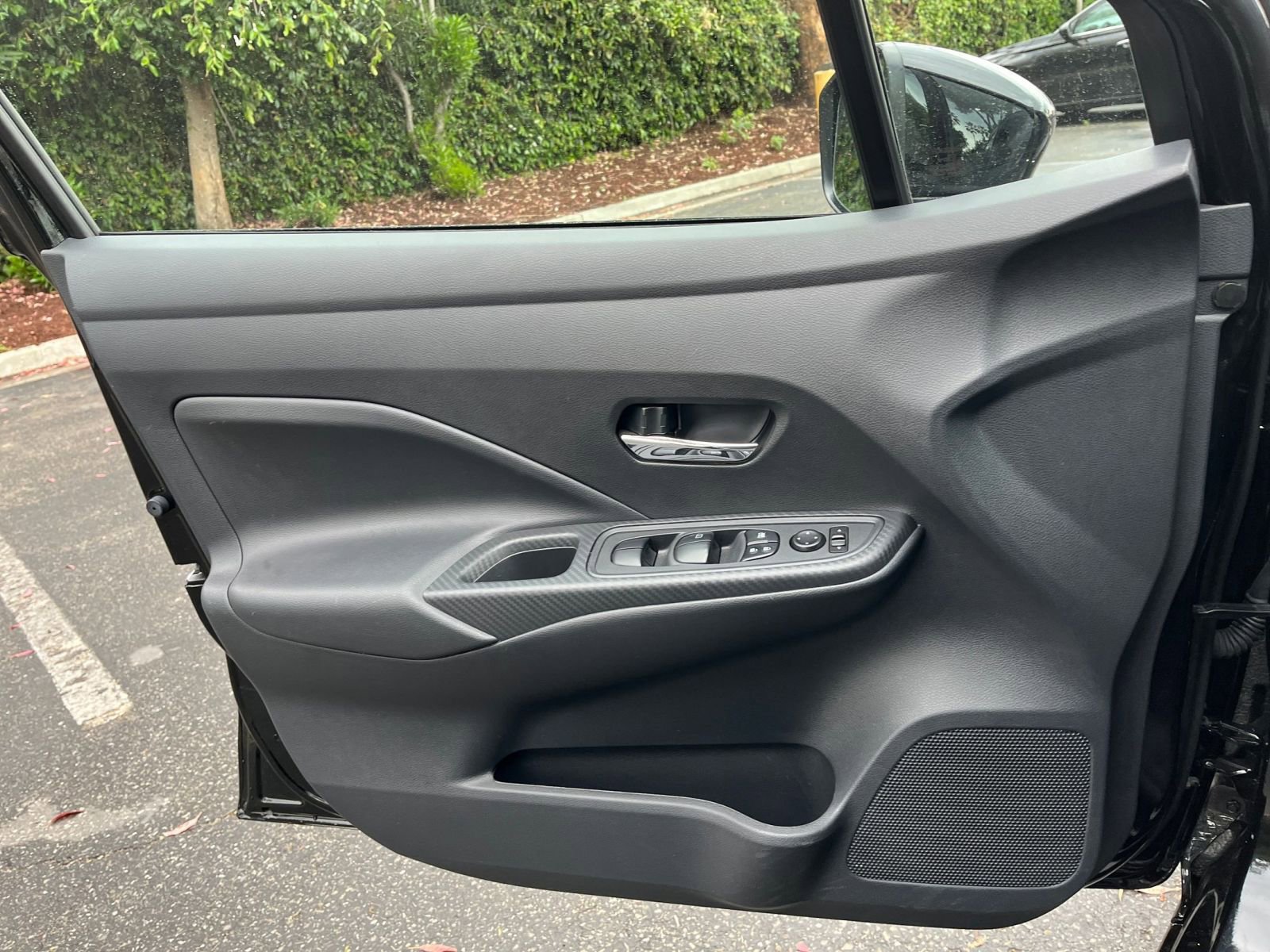 Used 2025 Nissan Versa SV image 18