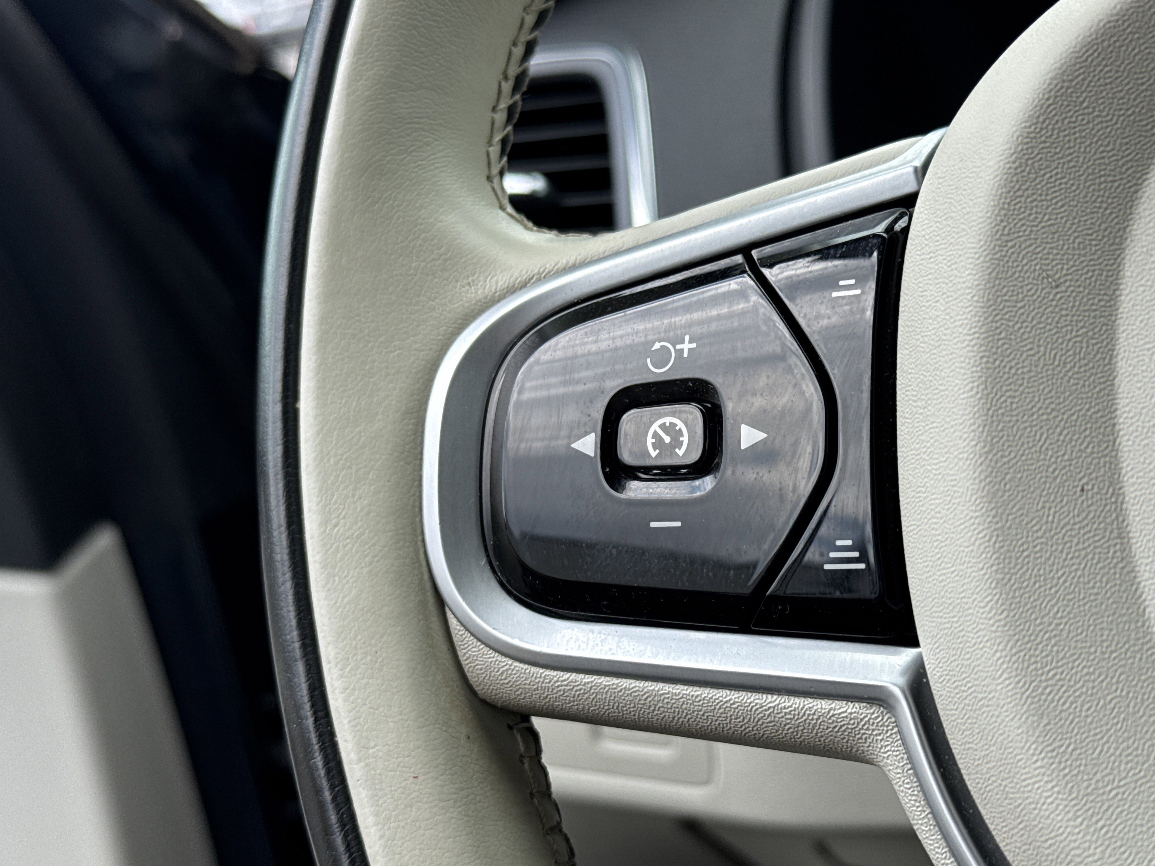 Used 2019 Volvo XC90 T6 Momentum w/ Advanced Package AWD/4WD image 19