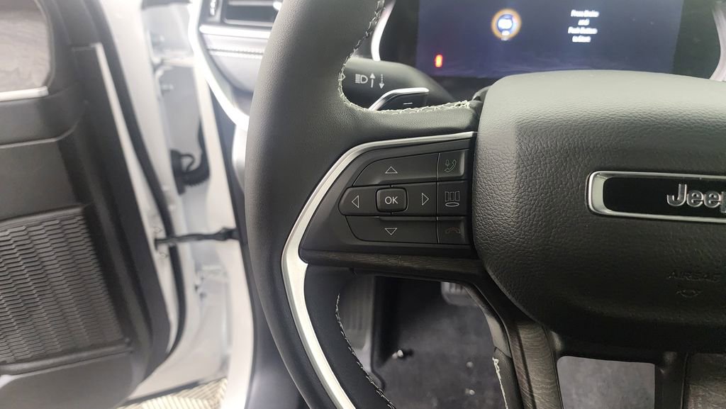 New 2025 Jeep Grand Cherokee Limited image 17