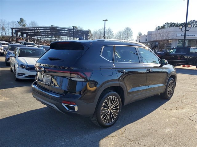 Used 2025 Volkswagen Taos SE image 4