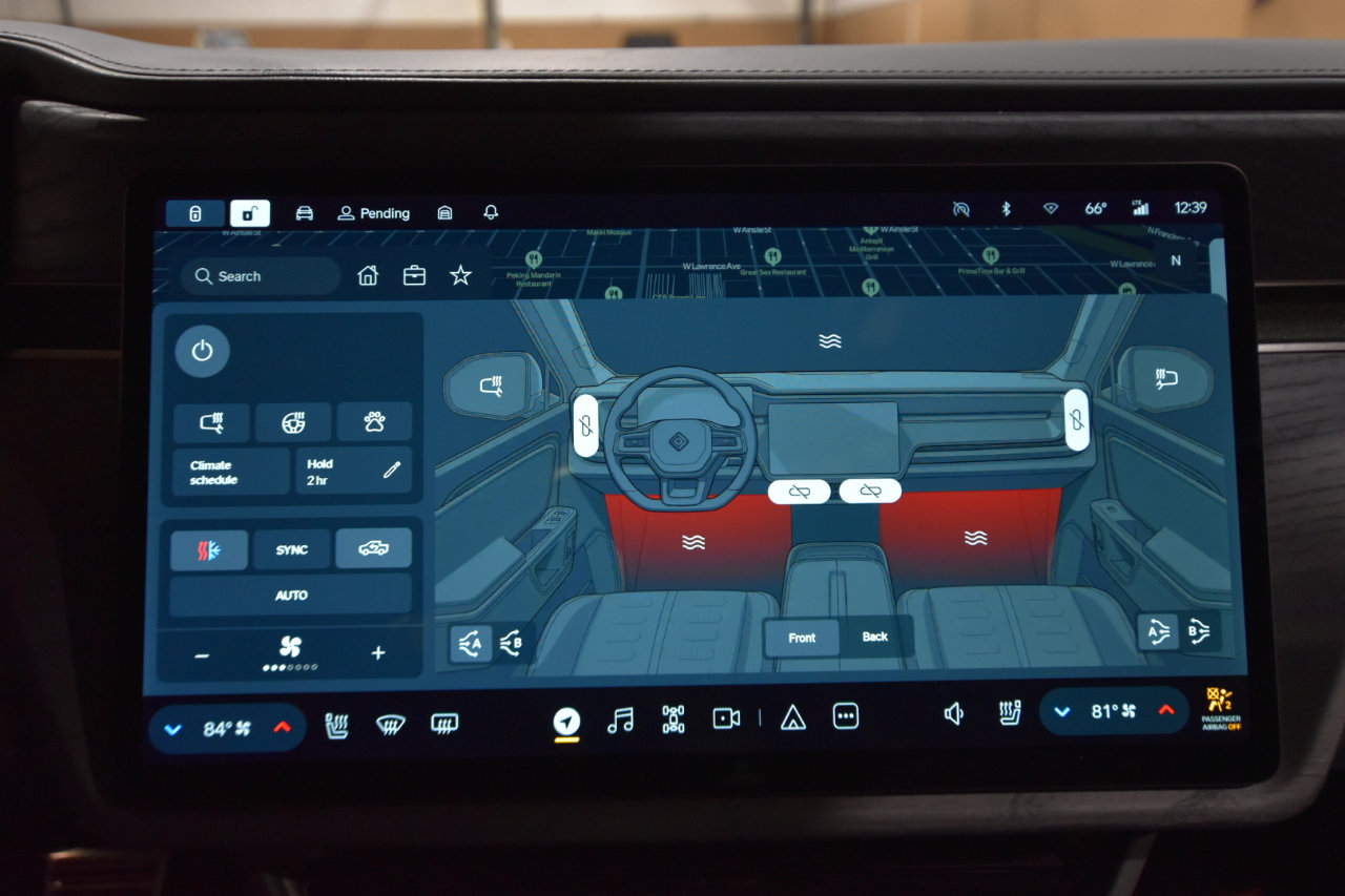 Used 2022 Rivian R1T Adventure image 27