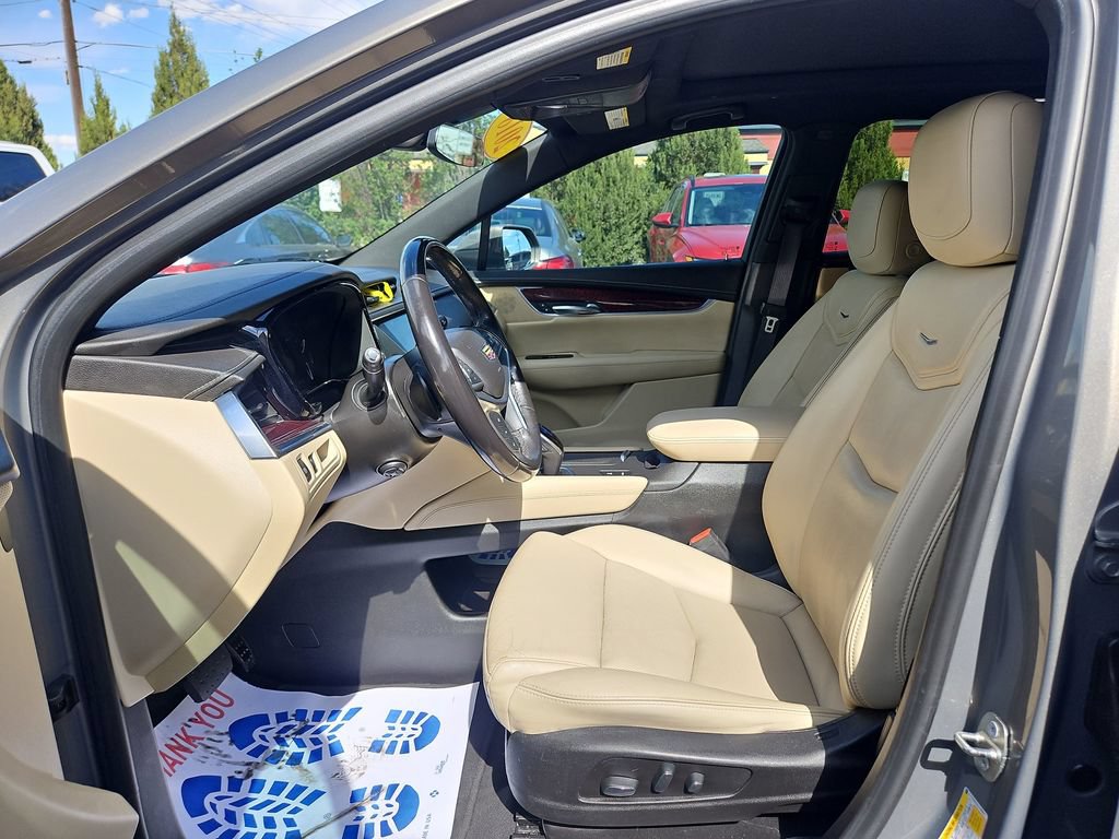 Used 2018 Cadillac XT5 Premium Luxury w/ Driver Assist Package FWD image 9