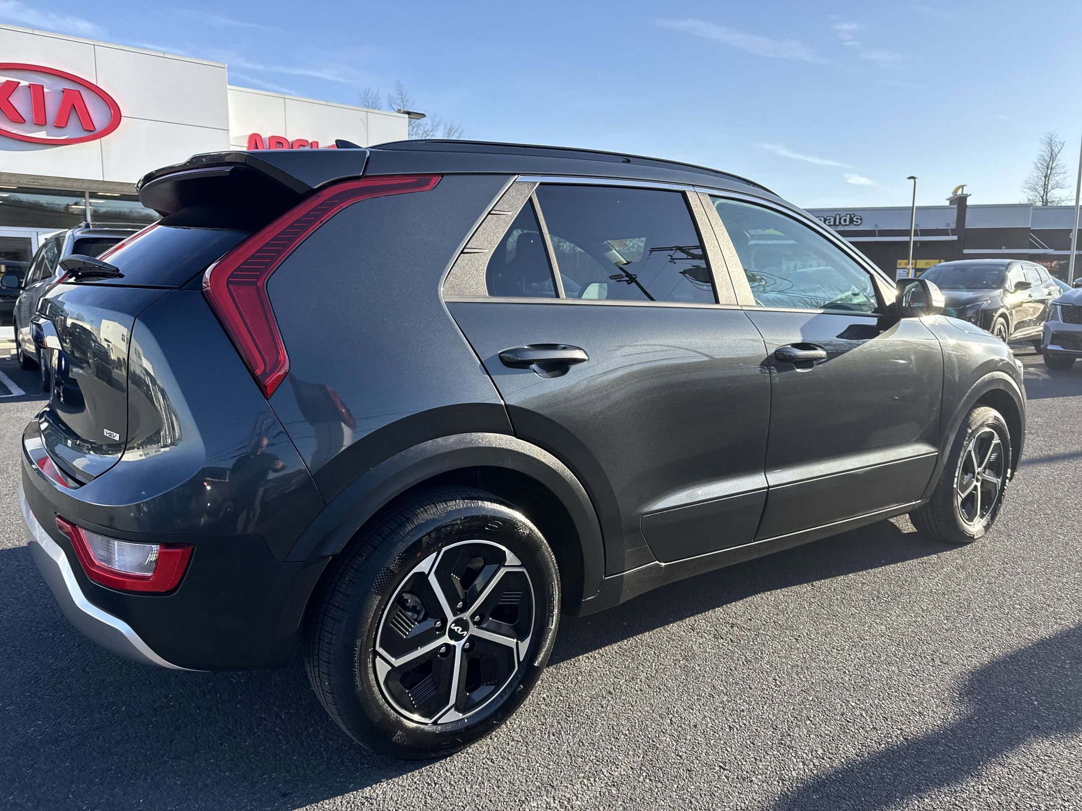 Used 2024 Kia Niro LX image 7