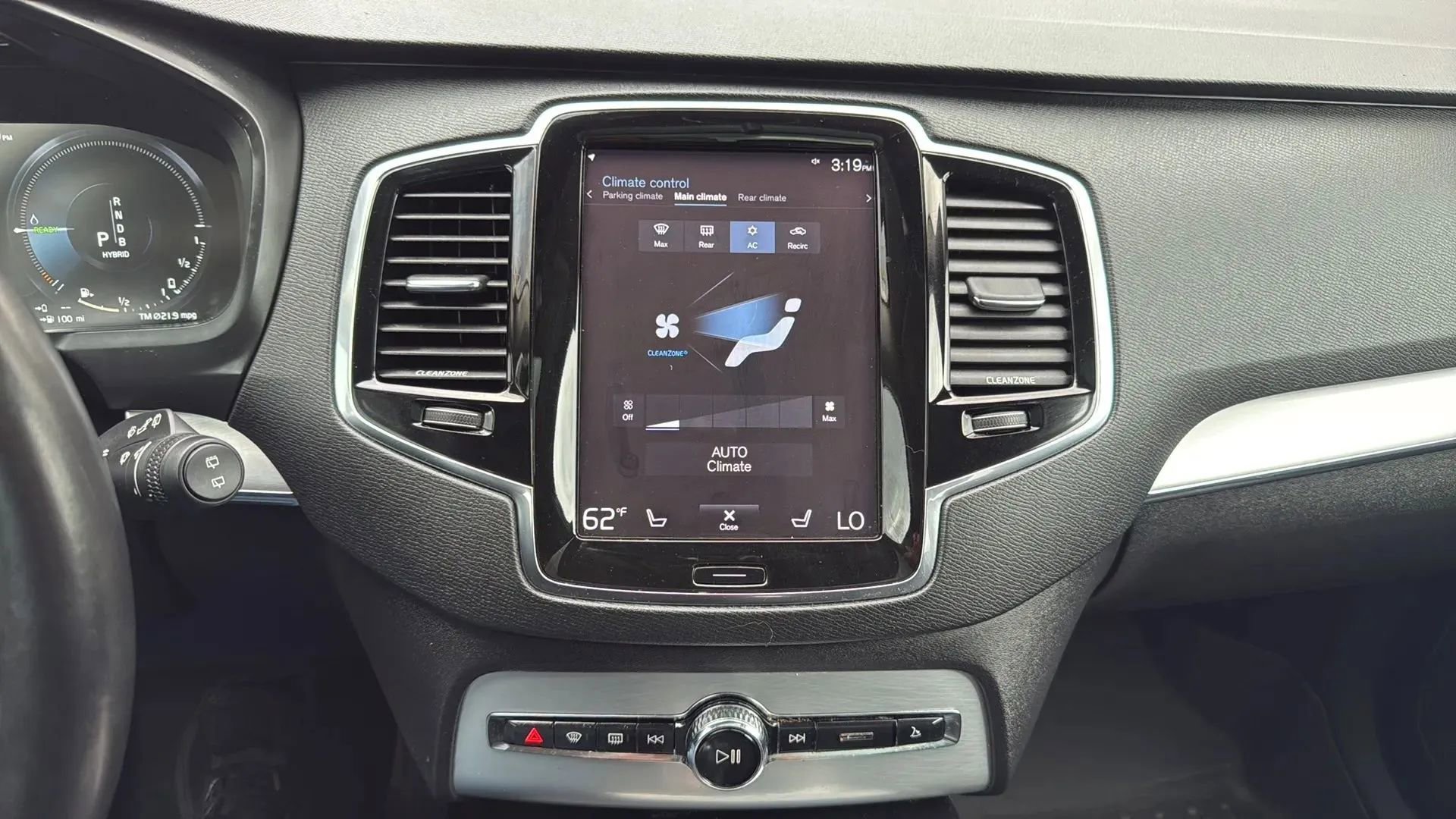 Used 2016 Volvo XC90 T8 Momentum w/ Vision Package image 18