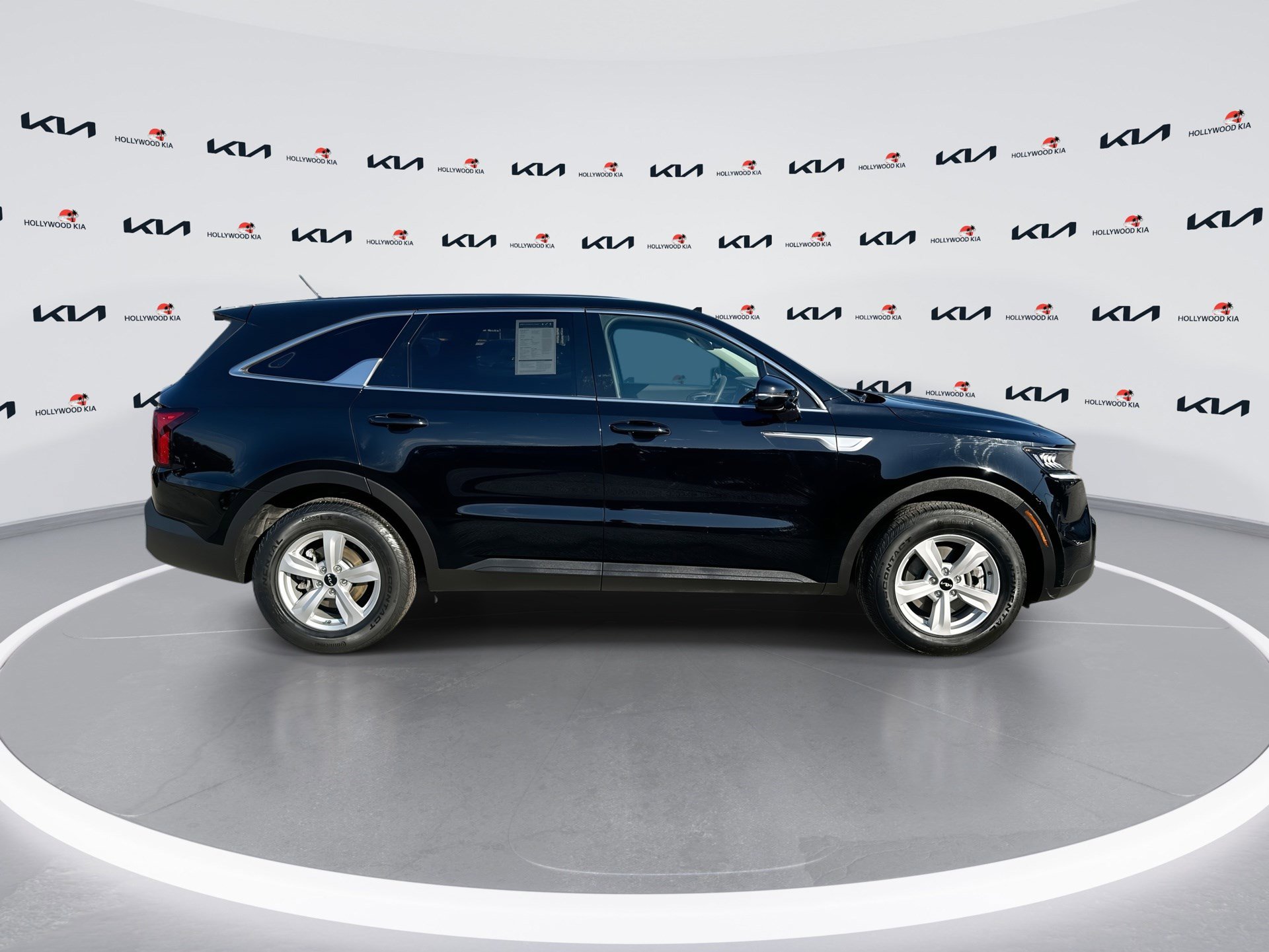 Used 2023 Kia Sorento LX image 9