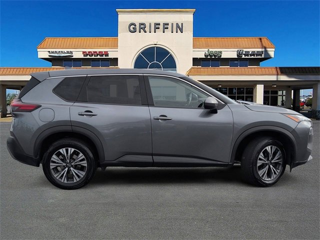 Used 2023 Nissan Rogue SV image 3