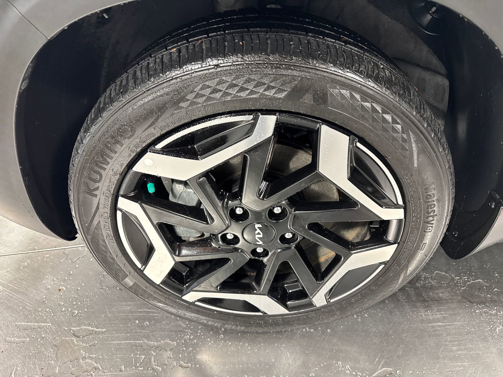 Certified 2024 Kia Seltos SX image 2