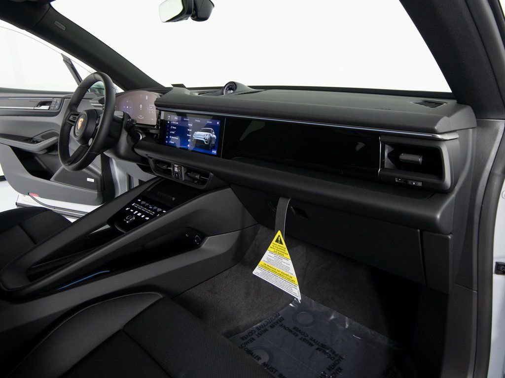 New 2026 Porsche Macan 4 Electric image 30