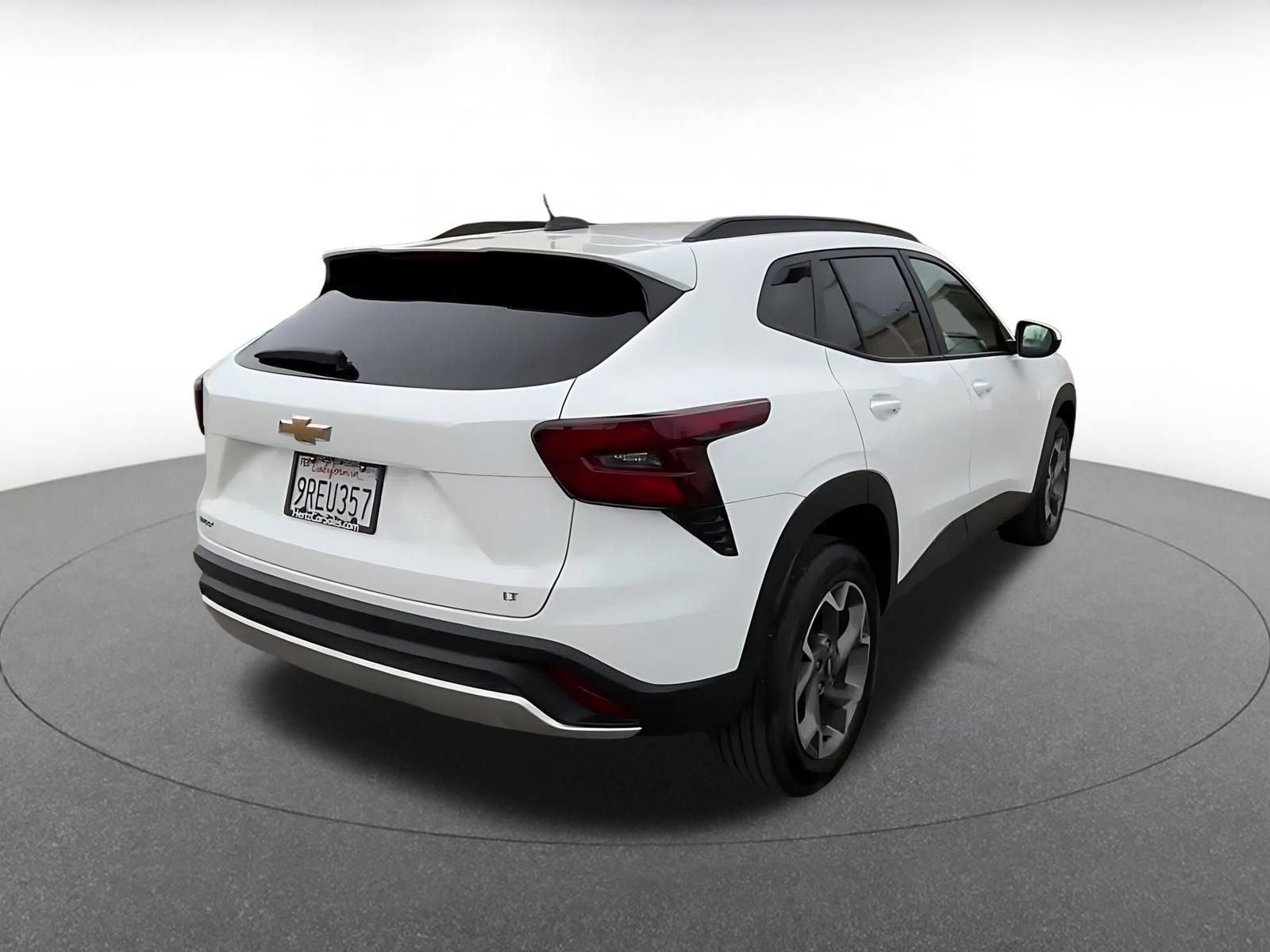 Used 2025 Chevrolet Trax LT image 14