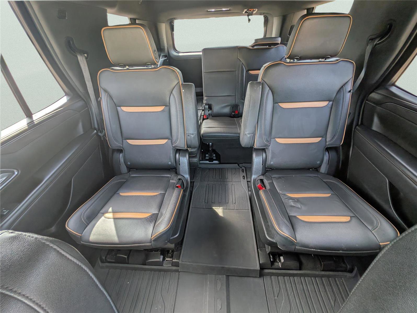 Used 2023 GMC Yukon AT4 w/ Technology Package AWD/4WD image 35