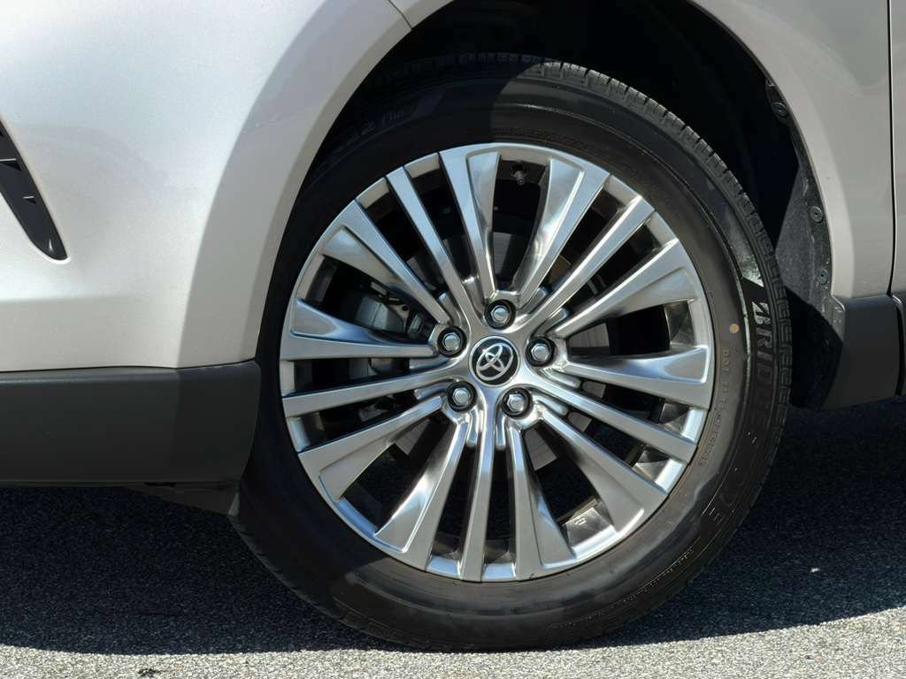 Used 2022 Toyota Venza Limited w/ Advanced Technology Package AWD/4WD image 10