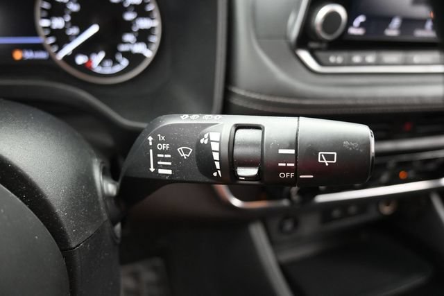 Used 2024 Nissan Rogue S AWD/4WD image 33