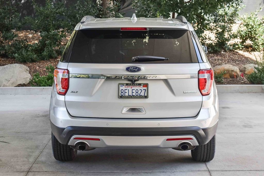 Used 2017 Ford Explorer XLT image 5