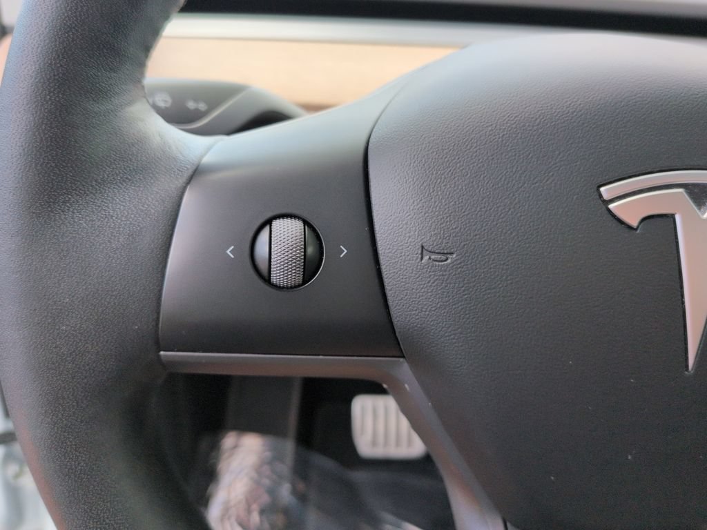 Used 2022 Tesla Model Y Performance AWD/4WD image 18