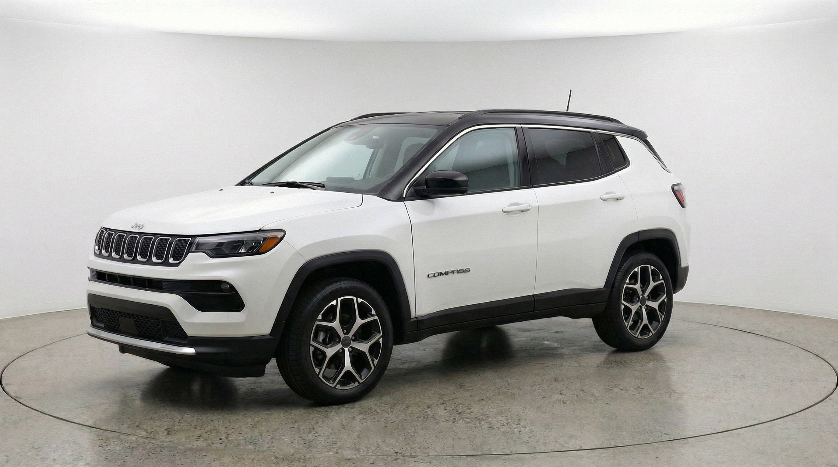 Used 2025 Jeep Compass Limited AWD/4WD image 3