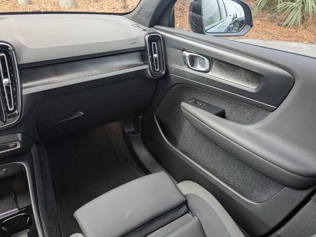 Certified 2023 Volvo C40 Recharge Core image 23
