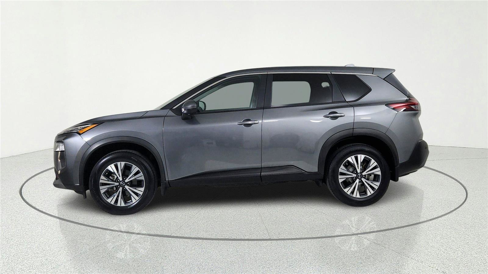Used 2023 Nissan Rogue SV FWD image 3