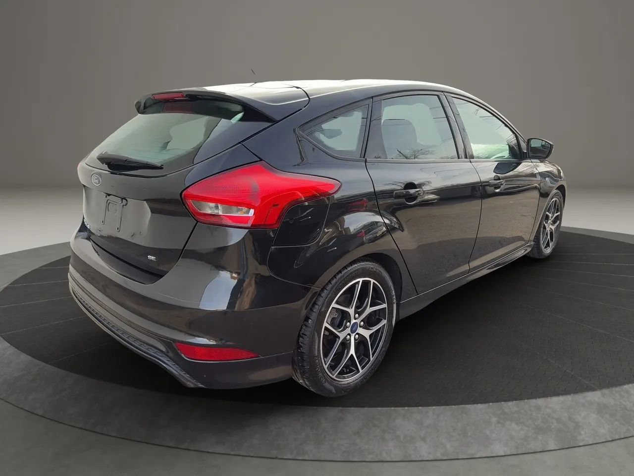 Used 2015 Ford Focus SE w/ SE Sport Package image 5