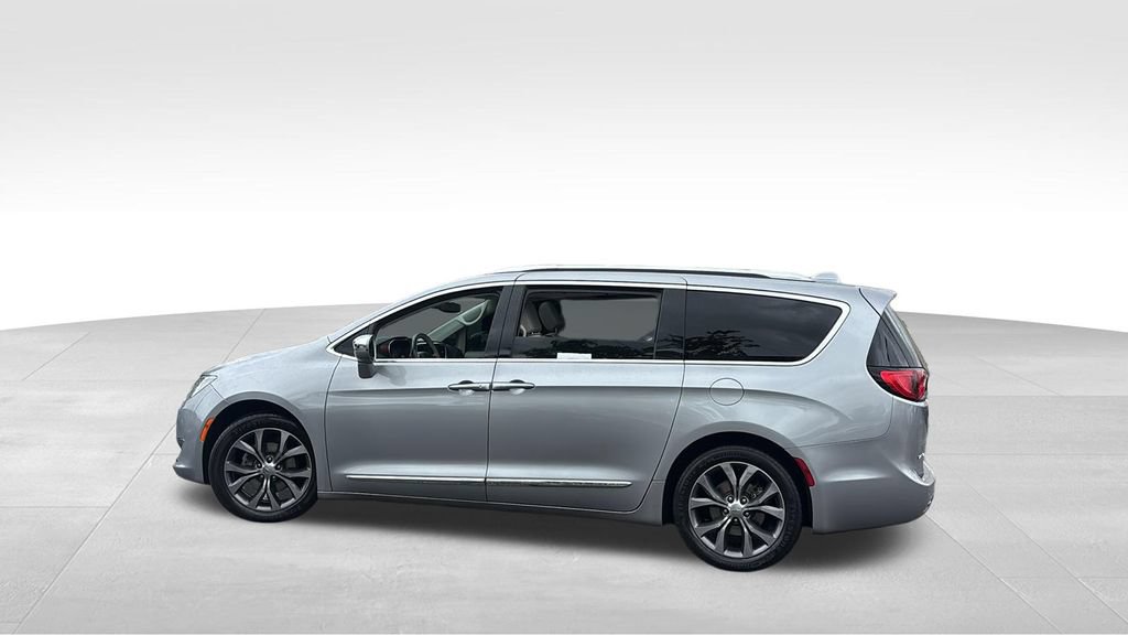 Used 2017 Chrysler Pacifica Limited FWD image 4