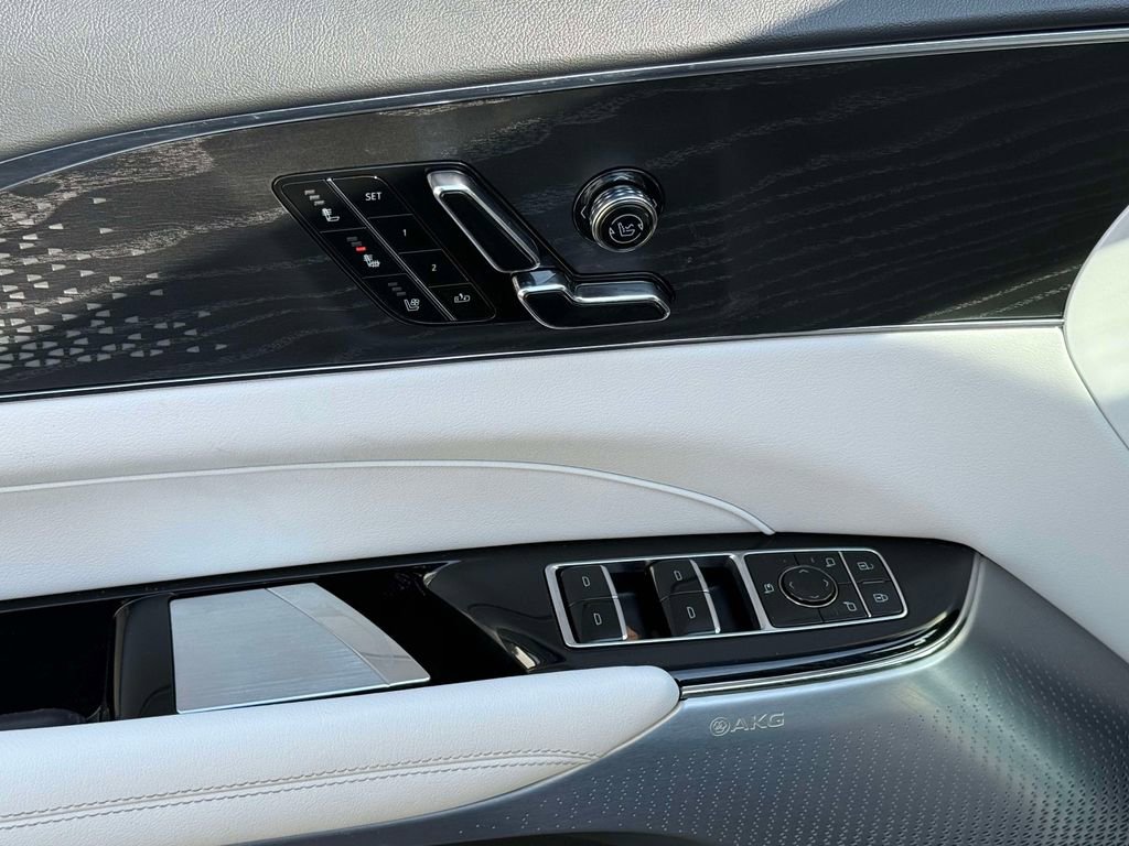 Used 2023 Cadillac Lyriq 2WD image 21