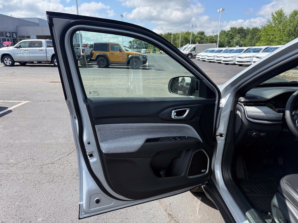 New 2026 Jeep Compass Latitude AWD/4WD image 12